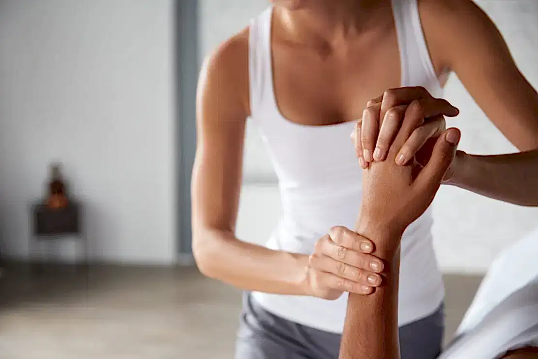 Eklem Ağrısı Nedir? Nedenleri, Belirtileri ve Doğal Rahatlama Yöntemleri image